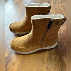 SOREL EXPLORER ZIP WP WMEN SIZE 7.5 NEW